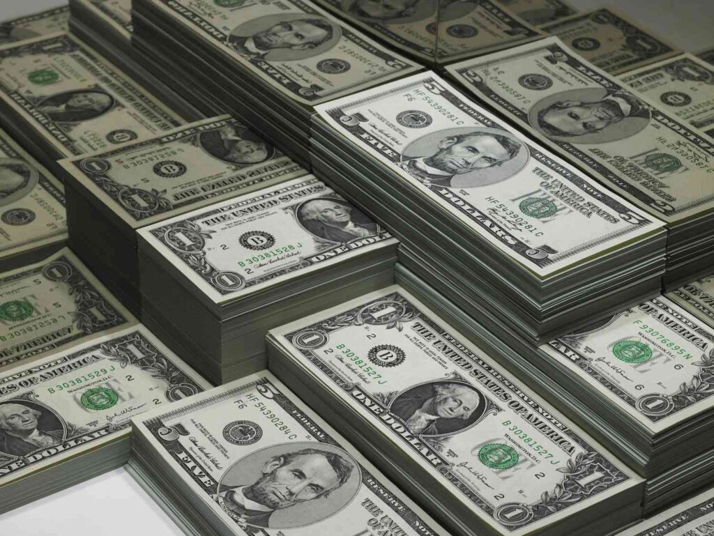 Vuelve subir a 18.02 por dólar