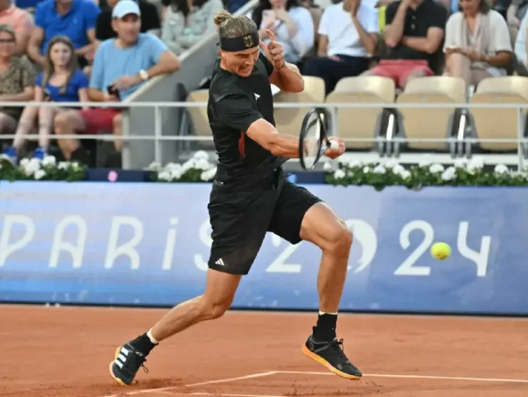 Zverev avanza de ronda en París en busca de revalidar su medalla de oro