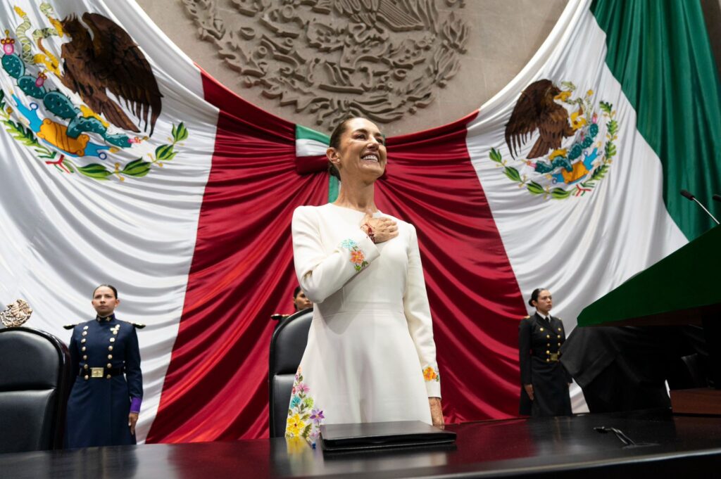 “Soy madre, abuela, científica y mujer de fe. Y a partir de hoy, por voluntad del pueblo de México, la presidenta constitucional de los Estados Unidos Mexicanos”,