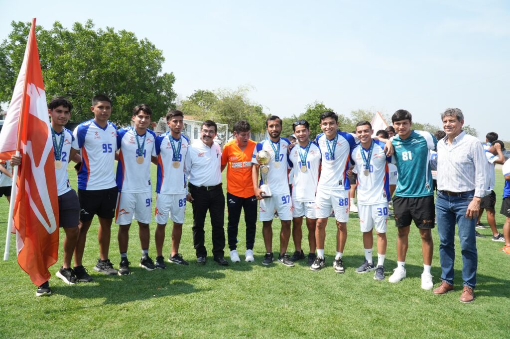 Recibe rector a los Correcaminos campeones de la Liga Premier