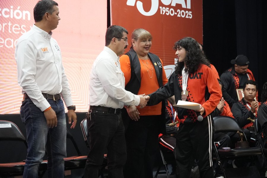 Entrega rector el galardón “Orgullo UAT” tras desempeño histórico de medallistas universitarios
