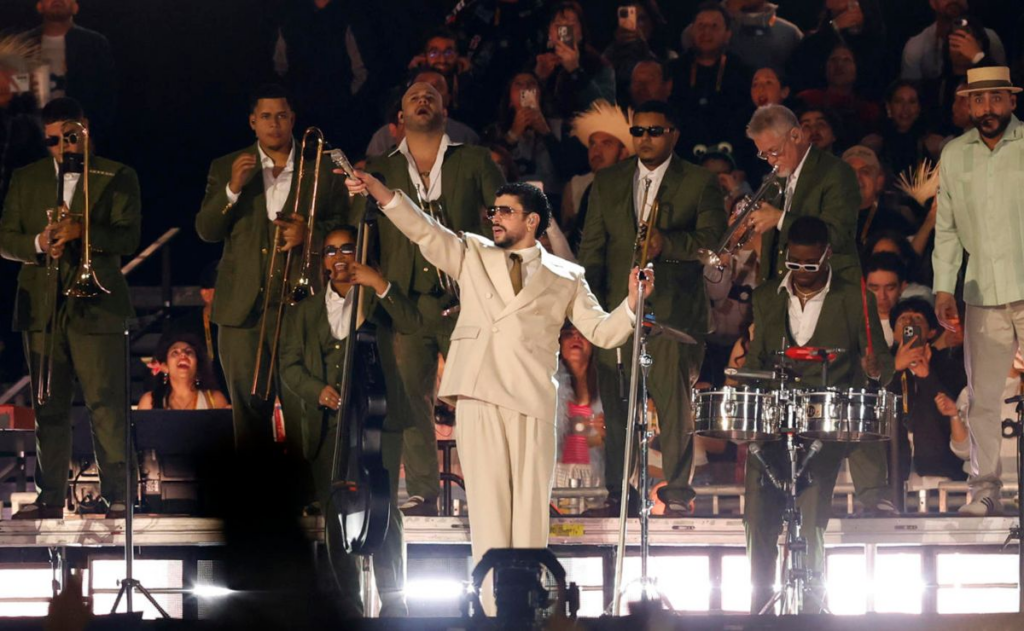 Bad Bunny pone a perrear a miles en su primer concierto en CDMX
