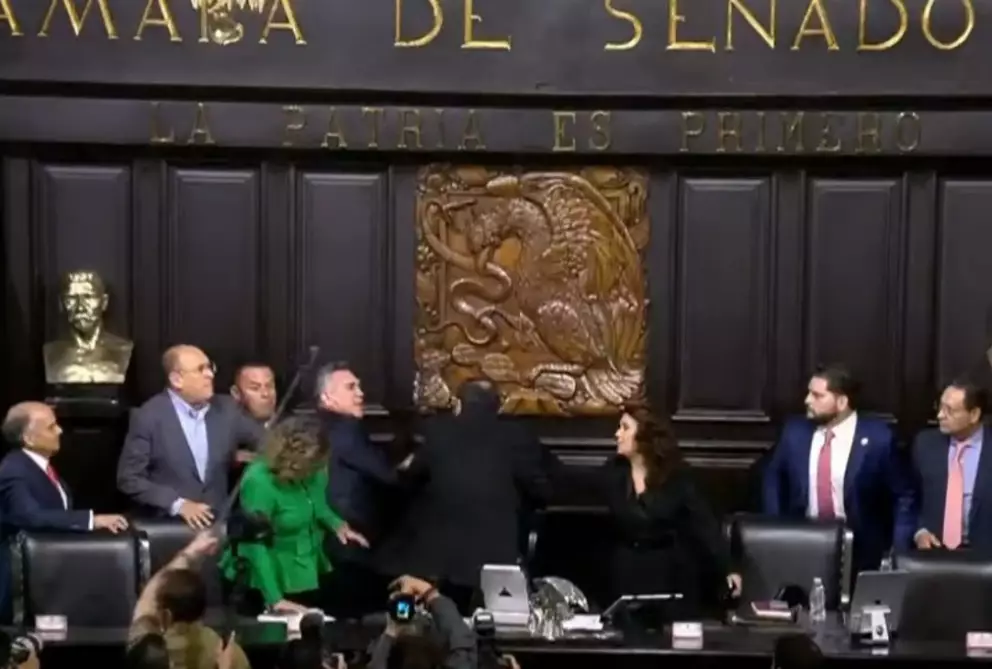 Golpes, empujones y memes; las peleas políticas que sacudieron al Congreso en 2025