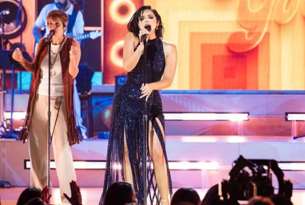 Ángela Aguilar le da una cachetada a Nodal frente a las cámaras y desata una nueva polémica