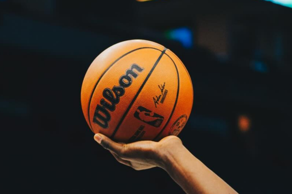 NBA pospone el Timberwolves vs Warriors tras asesinato de hombre en Minnesota a manos de agentes federales