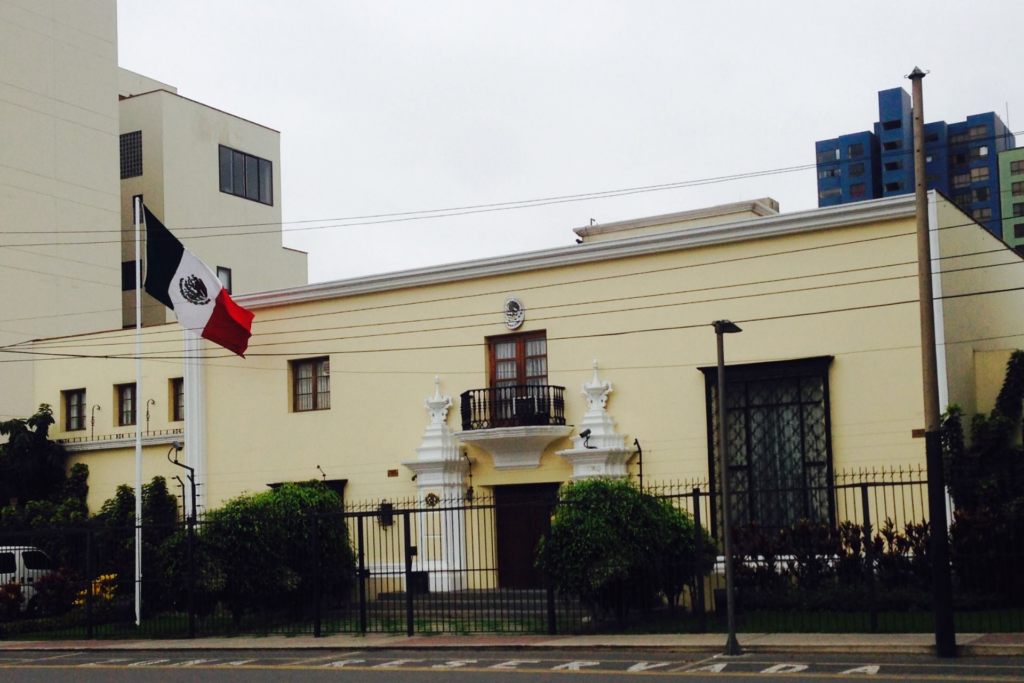 Perú reitera que no piensa invadir Embajada de México para detener a exprimera ministra Betssy Chávez