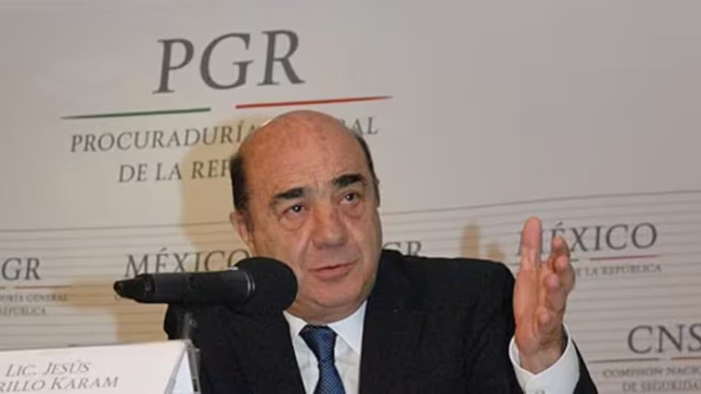 Hospitalizan a Jesús Murillo Karam de emergencia; lo reportan grave